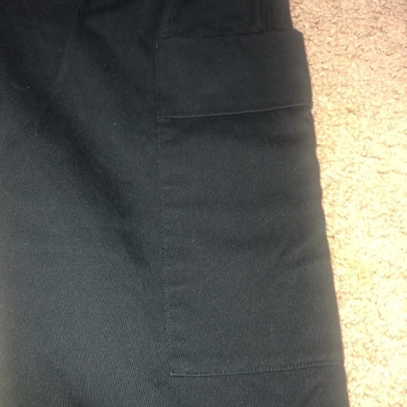 VINCE. Crop Cotton Utility Cuffed Cargo Pant Black 0 - Picture 9 of 15